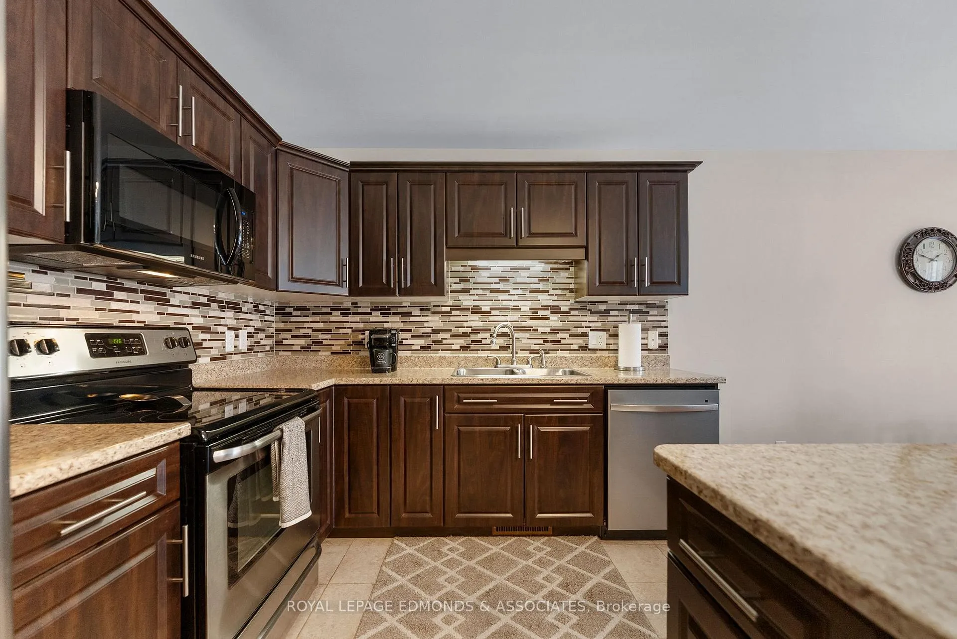Photo 9 of 27 Winston Avenue, Petawawa — HOMEH