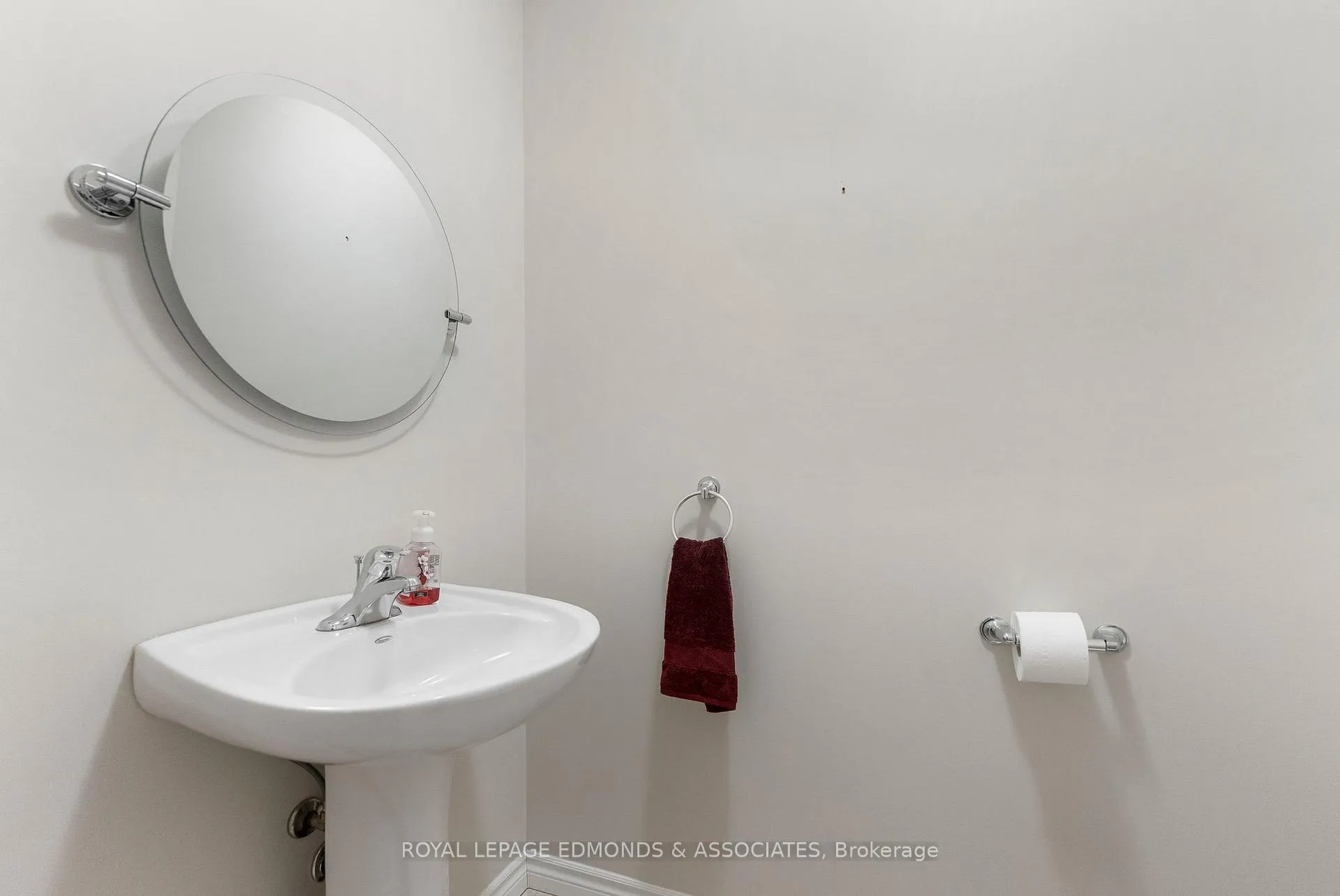 Photo 16 of 27 Winston Avenue, Petawawa — HOMEH