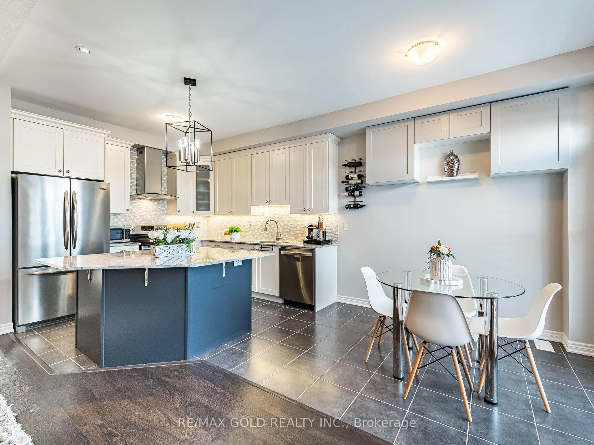 Photo 16 of 34 Kempenfelt Trail, Brampton, Northwest Brampton — HOMEH