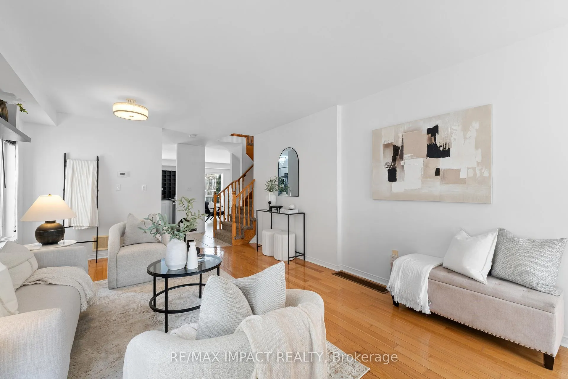 Photo 4 of 549 Brasswinds Trail, Oshawa, Pinecrest — HOMEH