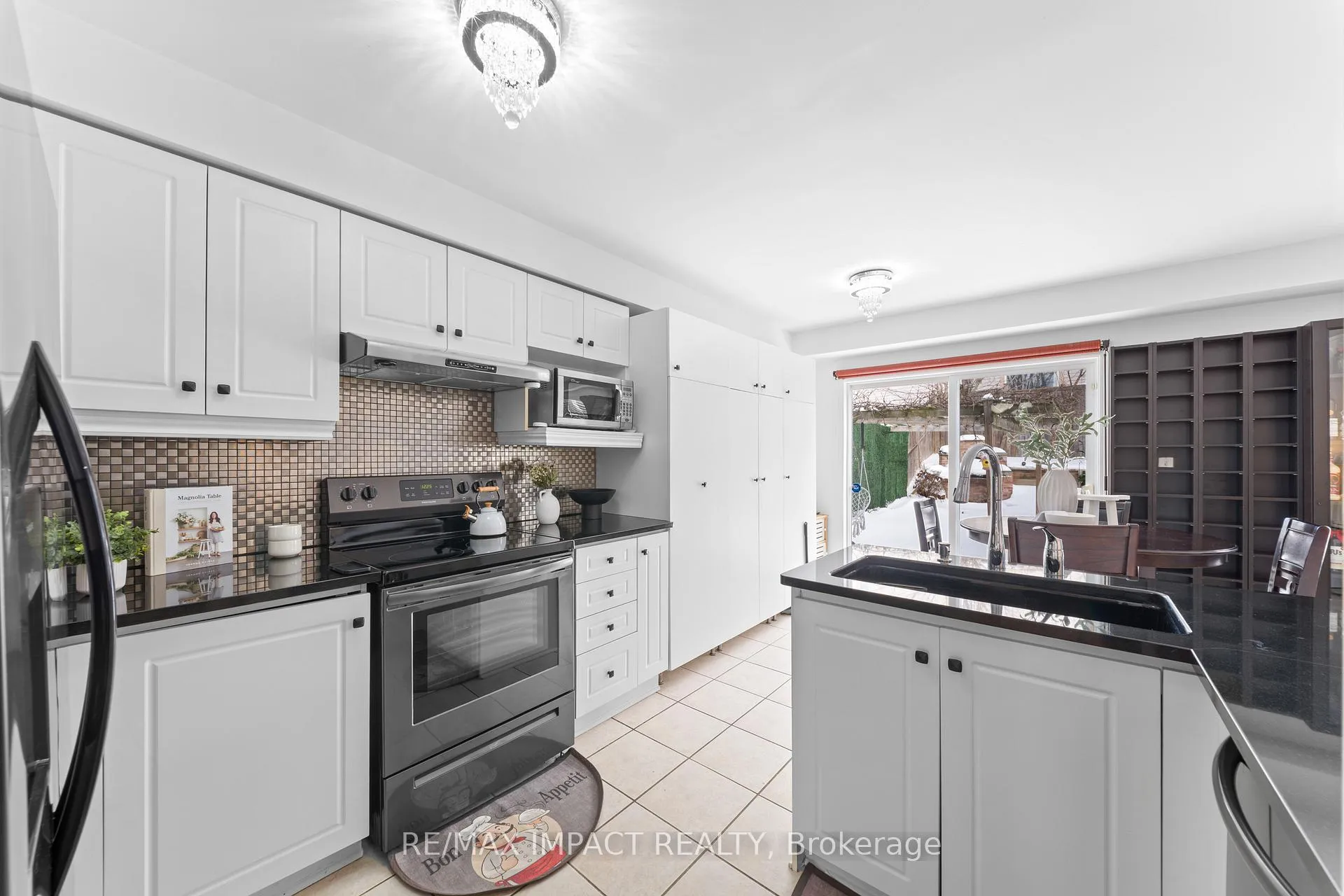 Photo 5 of 549 Brasswinds Trail, Oshawa, Pinecrest — HOMEH