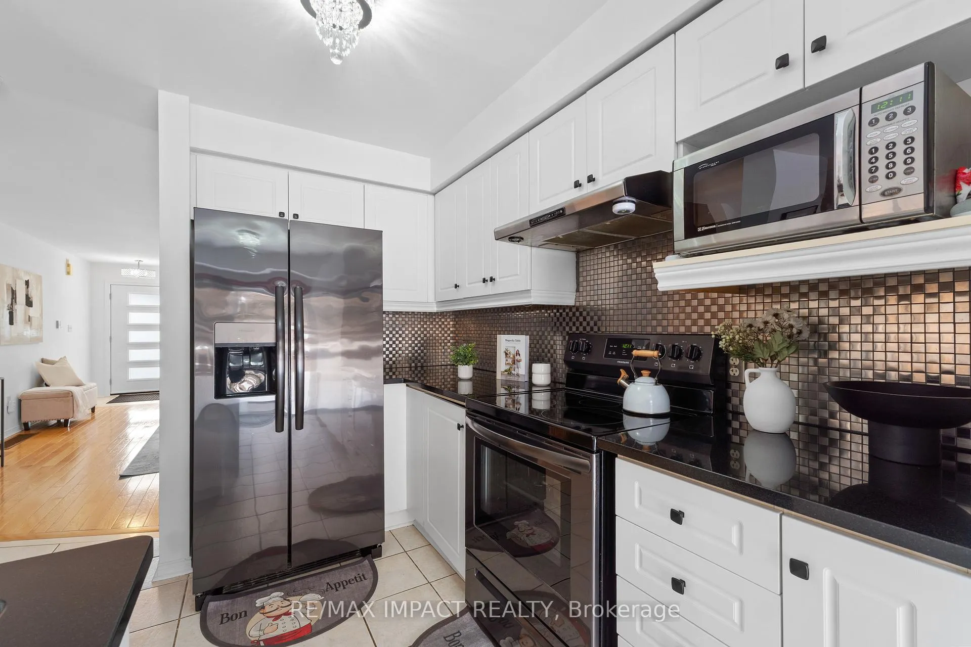 Photo 6 of 549 Brasswinds Trail, Oshawa, Pinecrest — HOMEH