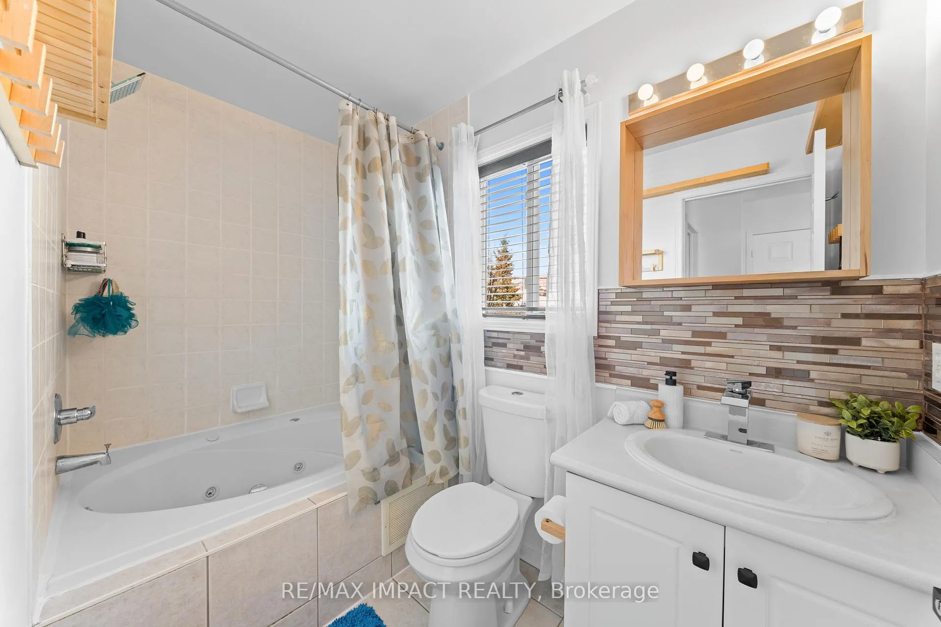 Photo 14 of 549 Brasswinds Trail, Oshawa, Pinecrest — HOMEH