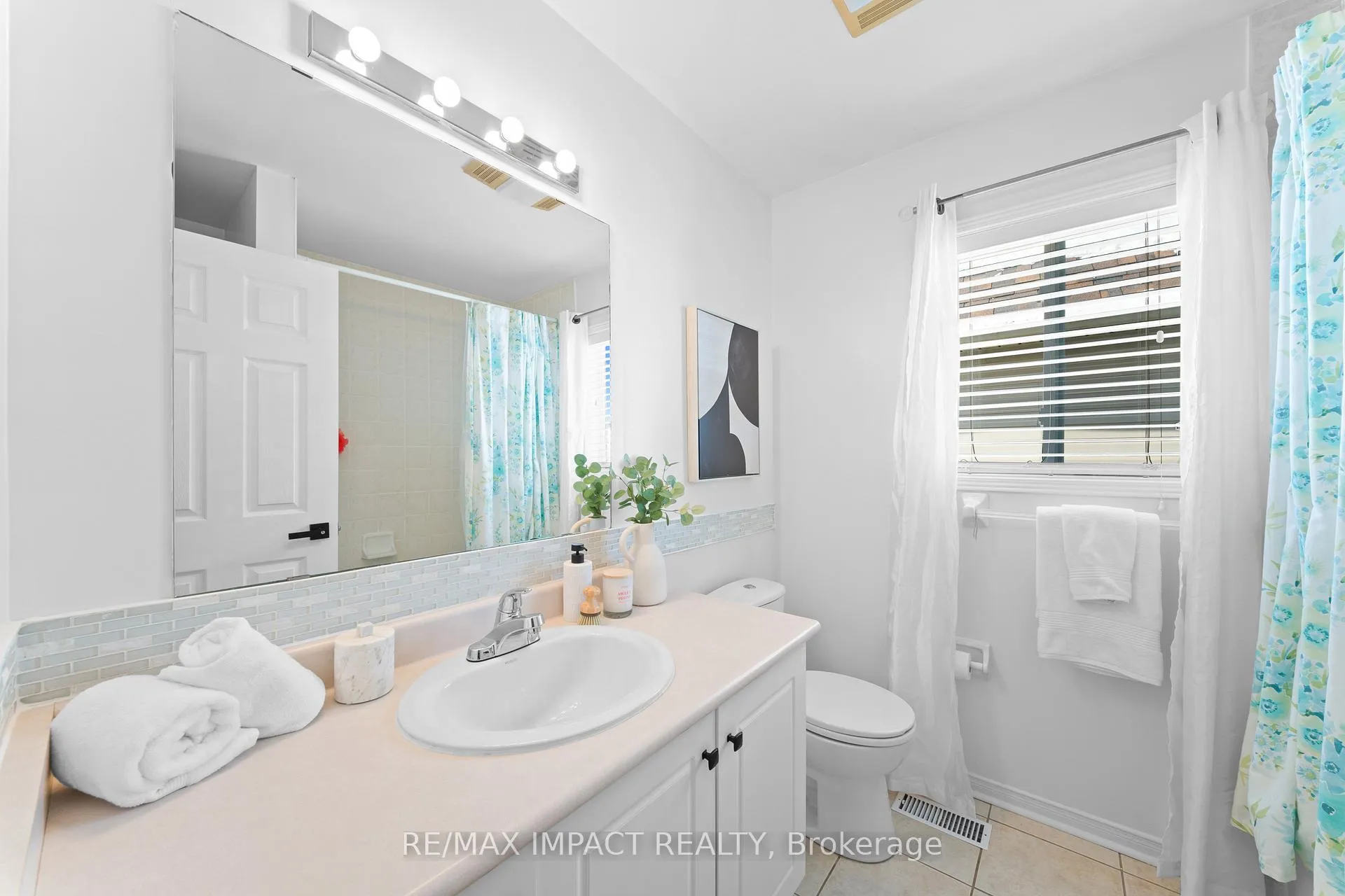 Photo 17 of 549 Brasswinds Trail, Oshawa, Pinecrest — HOMEH