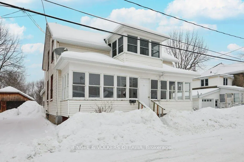 Photo 2 of 55 Ogden Avenue, Smiths Falls — HOMEH