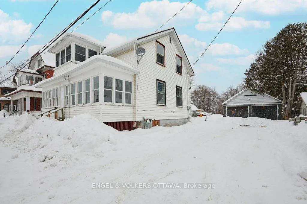 Photo 3 of 55 Ogden Avenue, Smiths Falls — HOMEH