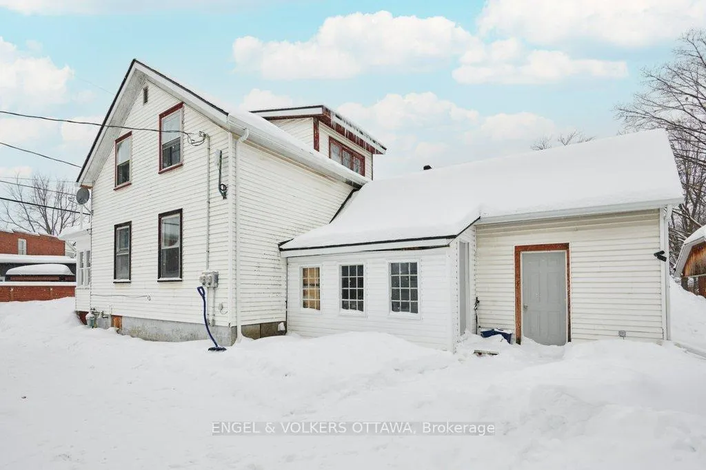 Photo 5 of 55 Ogden Avenue, Smiths Falls — HOMEH