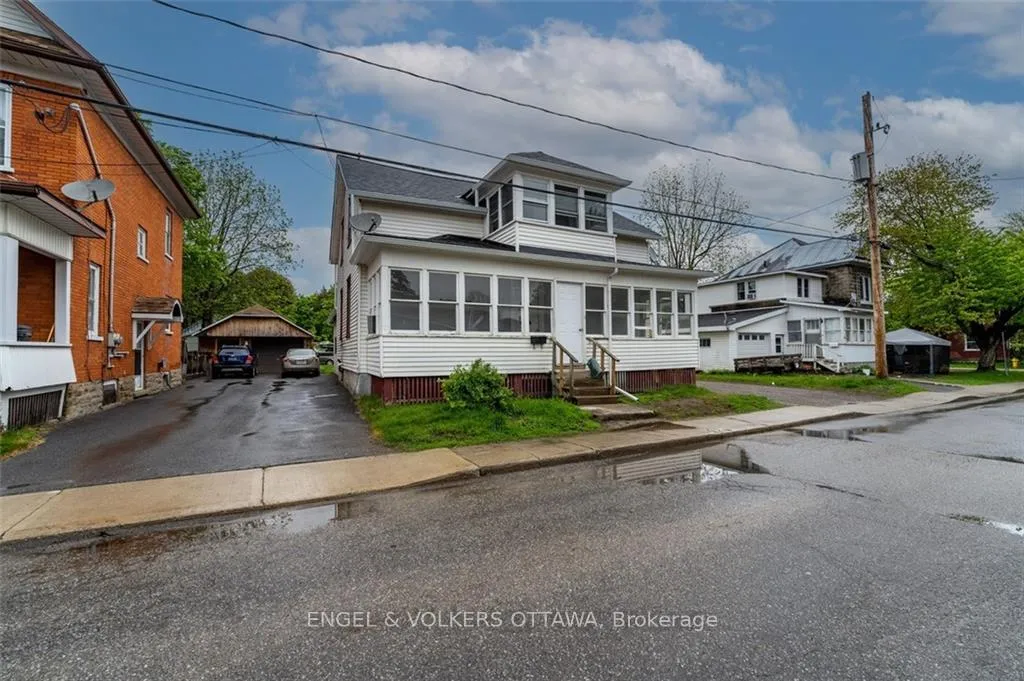 Photo 24 of 55 Ogden Avenue, Smiths Falls — HOMEH