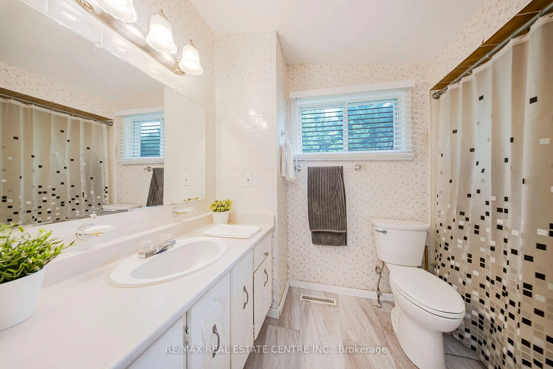 Photo 21 of 23 Coral Drive, Hamilton, Lawfield — HOMEH