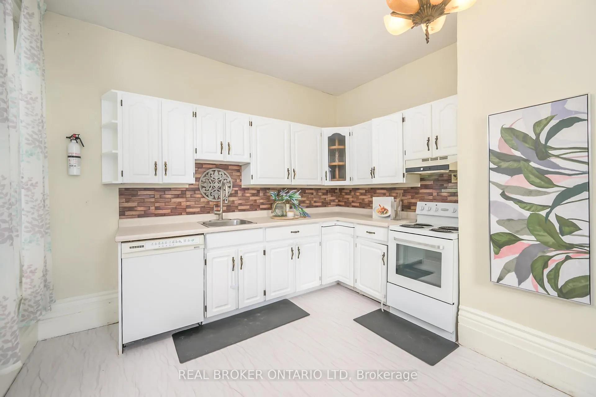 Photo 10 of 222 Ellen Street, North Middlesex, Parkhill — HOMEH