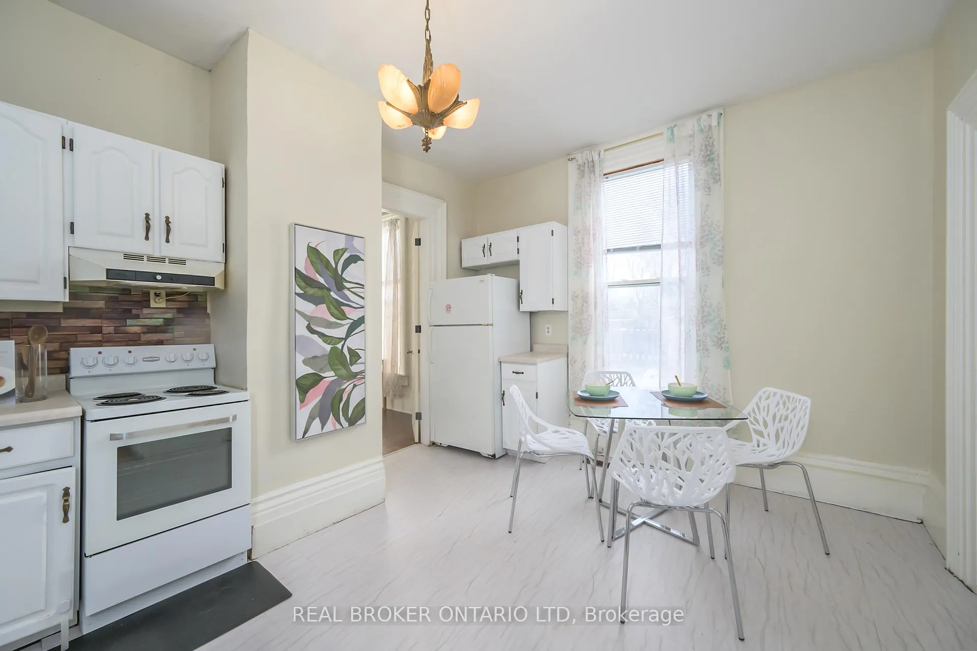 Photo 11 of 222 Ellen Street, North Middlesex, Parkhill — HOMEH