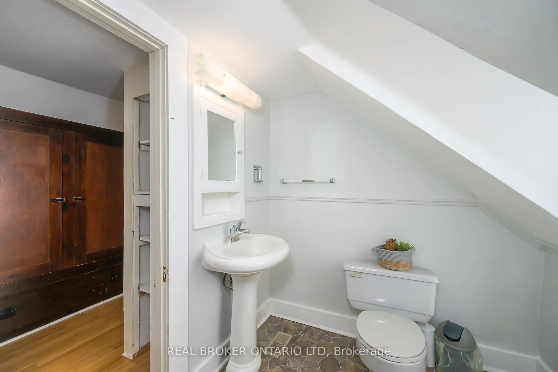 Photo 25 of 222 Ellen Street, North Middlesex, Parkhill — HOMEH