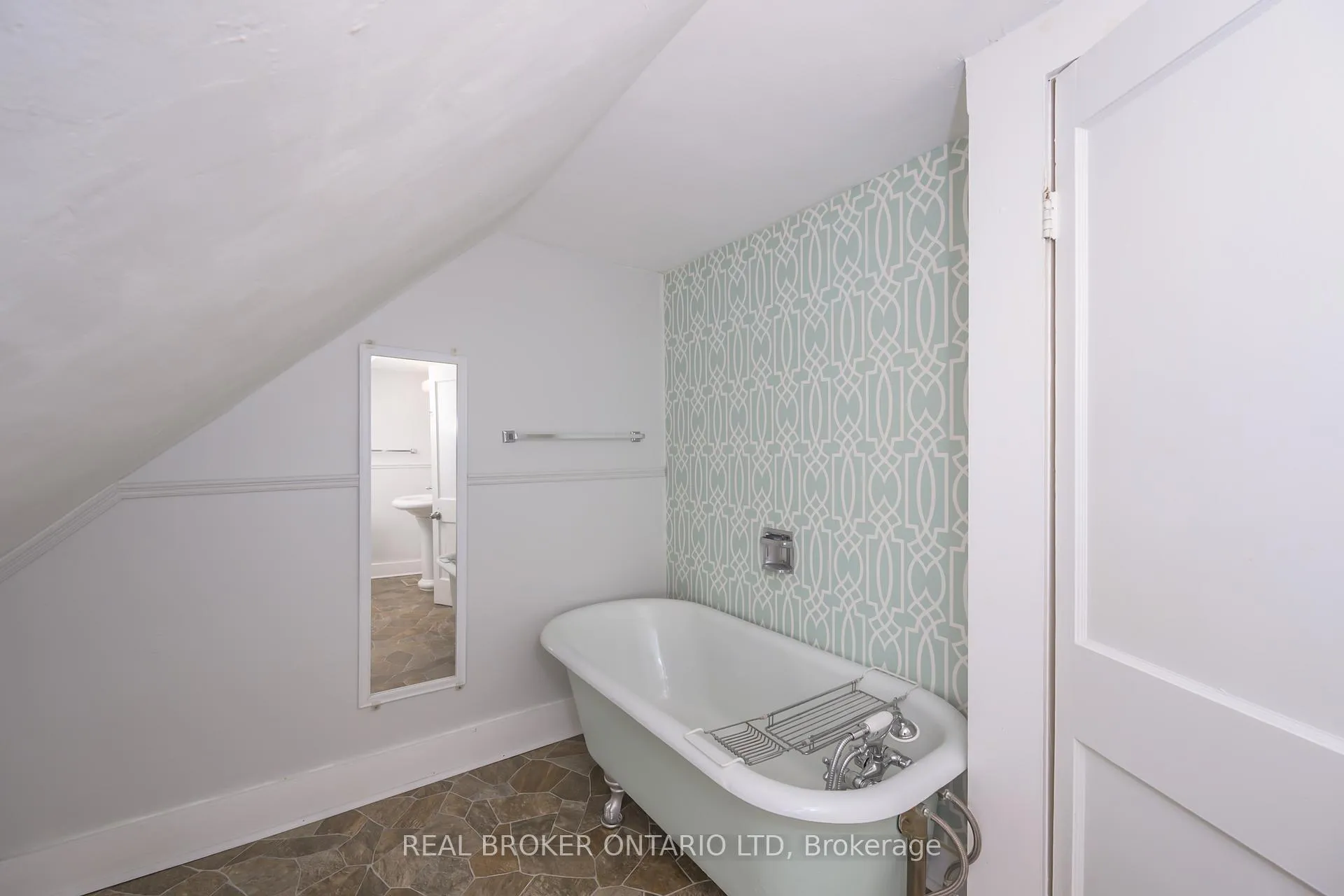 Photo 26 of 222 Ellen Street, North Middlesex, Parkhill — HOMEH
