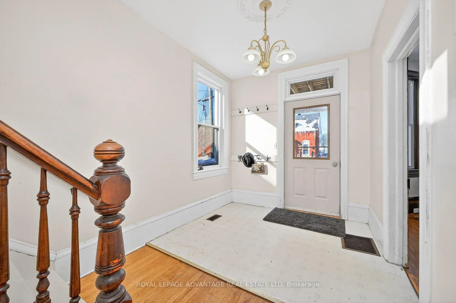 Photo 4 of 73 Russell Street E, Smiths Falls — HOMEH