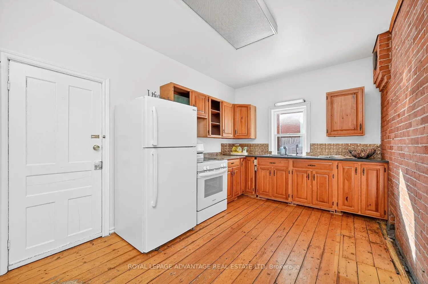 Photo 14 of 73 Russell Street E, Smiths Falls — HOMEH