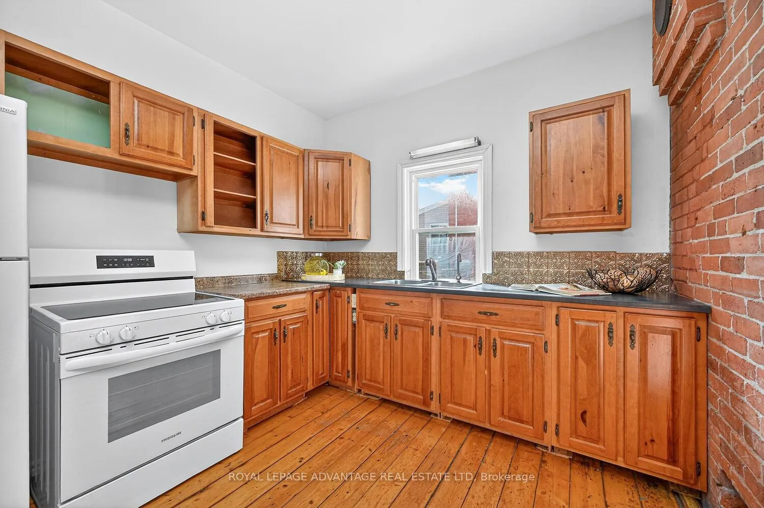 Photo 16 of 73 Russell Street E, Smiths Falls — HOMEH