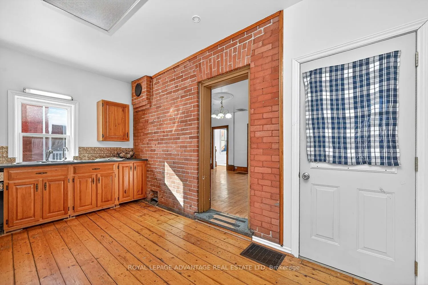 Photo 17 of 73 Russell Street E, Smiths Falls — HOMEH