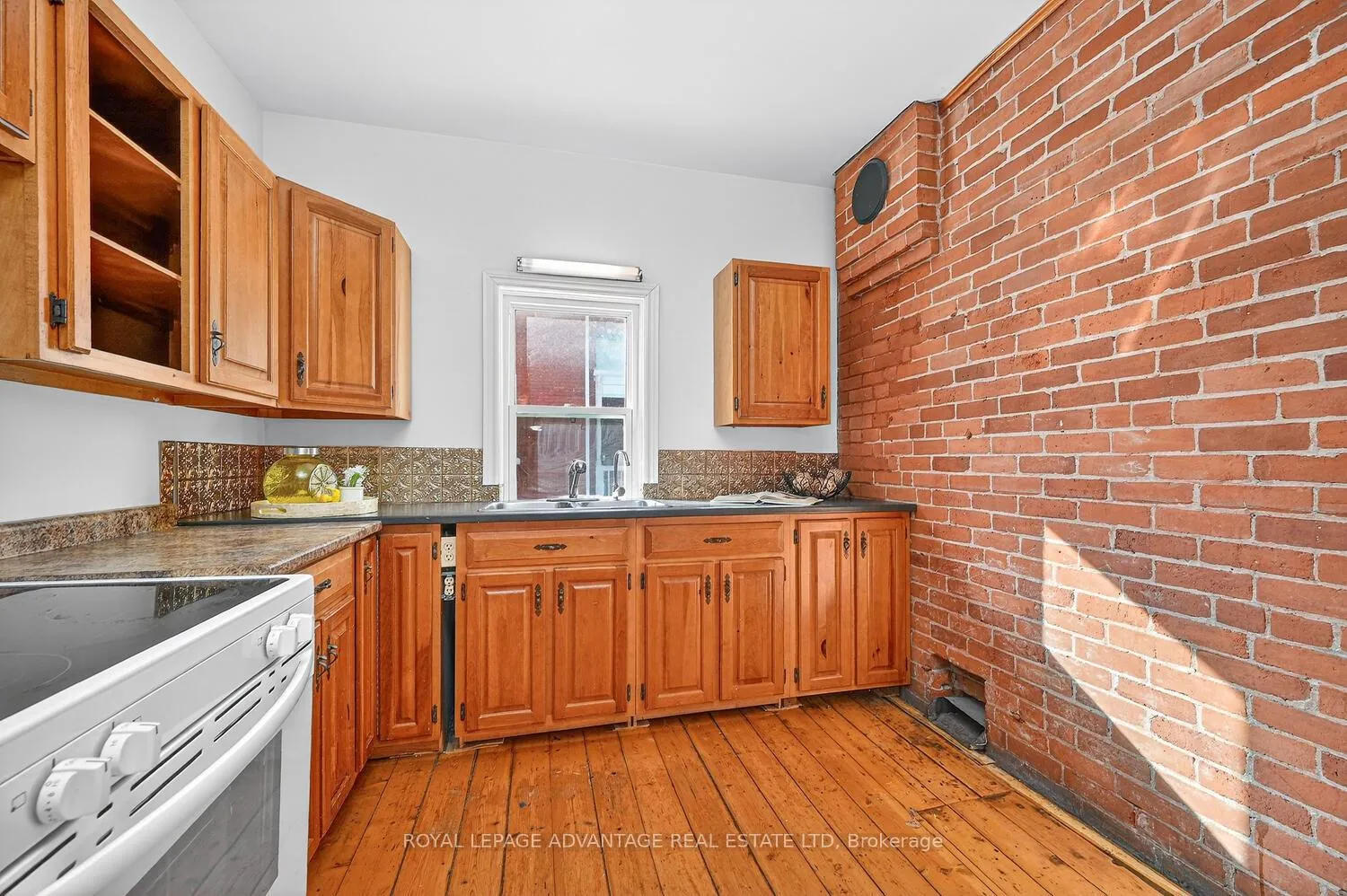 Photo 18 of 73 Russell Street E, Smiths Falls — HOMEH