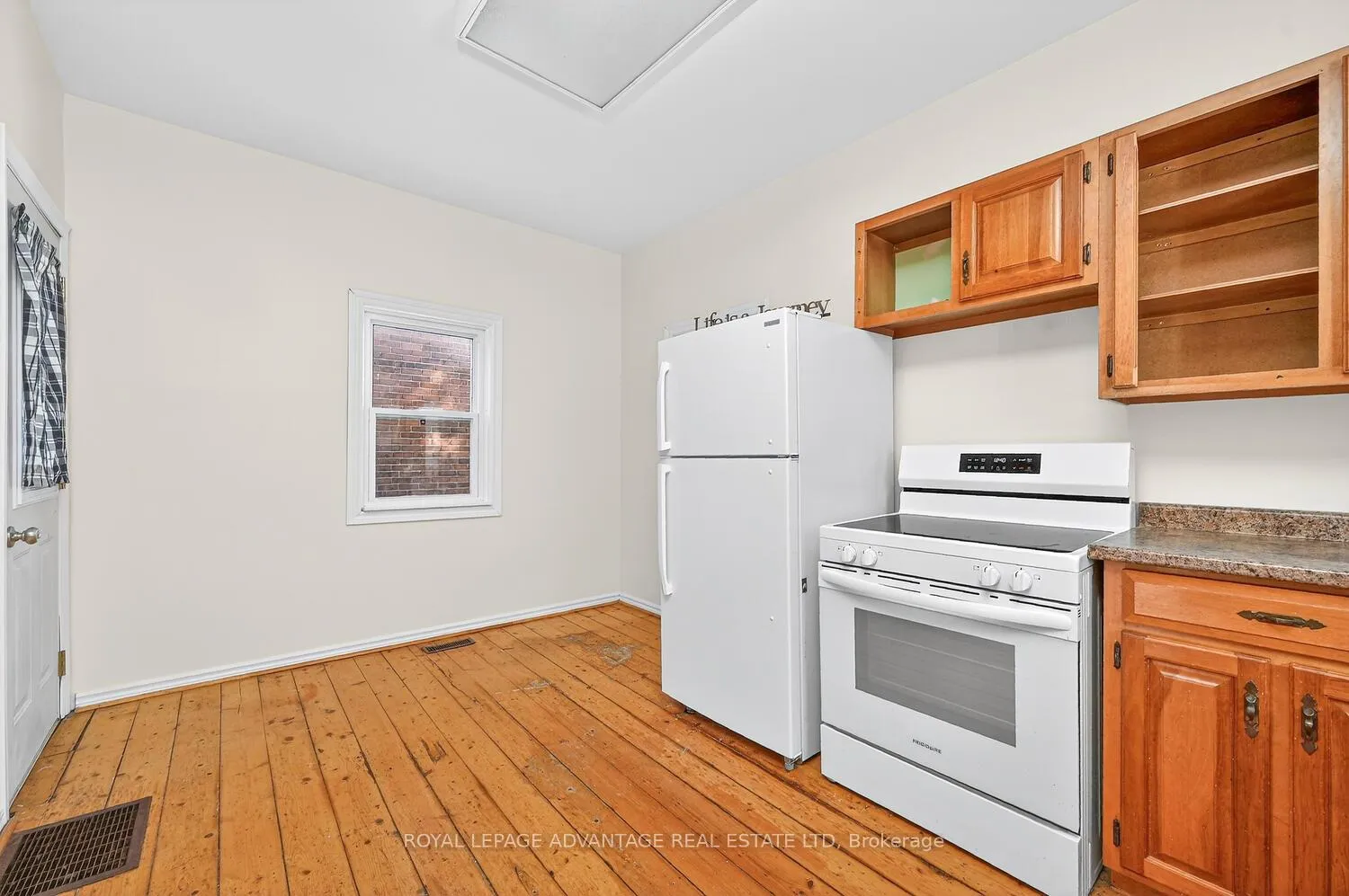 Photo 22 of 73 Russell Street E, Smiths Falls — HOMEH