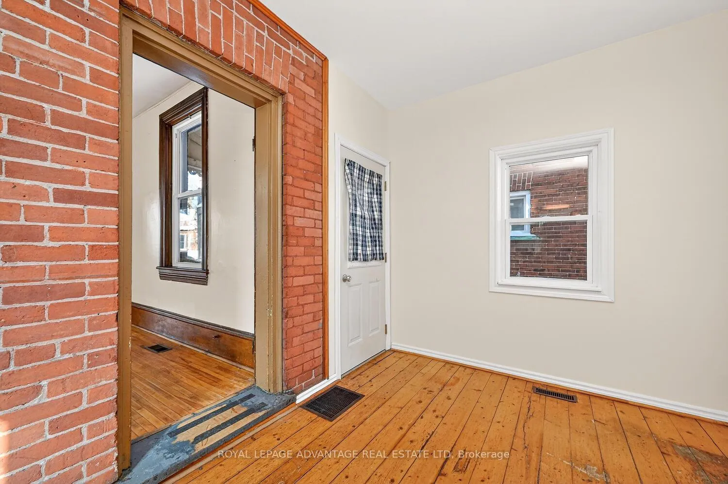 Photo 23 of 73 Russell Street E, Smiths Falls — HOMEH