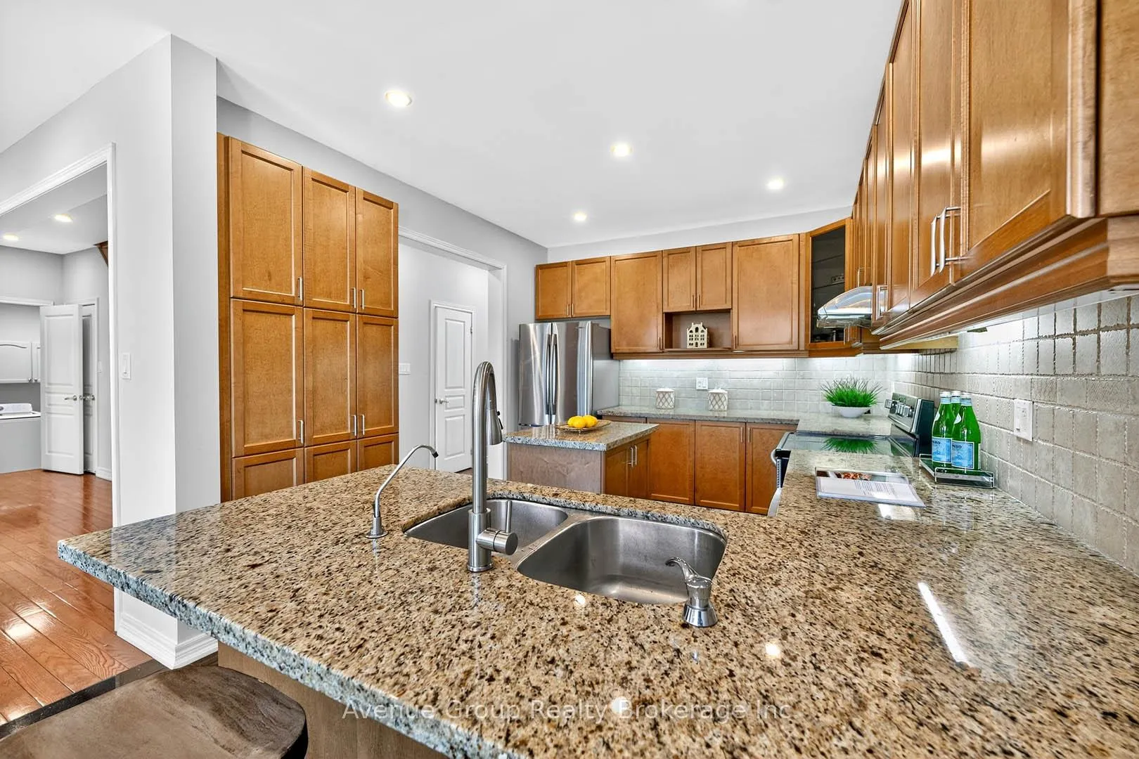 Photo 19 of 17 Adastra Crescent, Markham, Victoria Manor-Jennings Gate — HOMEH