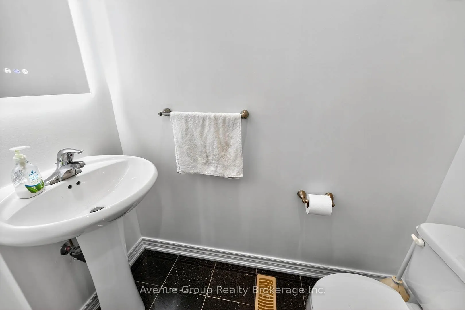 Photo 22 of 17 Adastra Crescent, Markham, Victoria Manor-Jennings Gate — HOMEH
