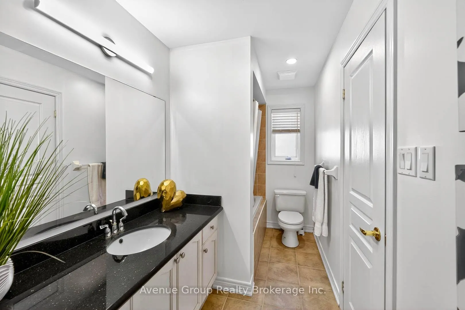 Photo 34 of 17 Adastra Crescent, Markham, Victoria Manor-Jennings Gate — HOMEH