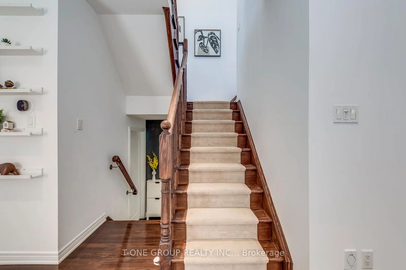 Photo 10 of 53 Lauderdale Drive, Vaughan, Patterson — HOMEH