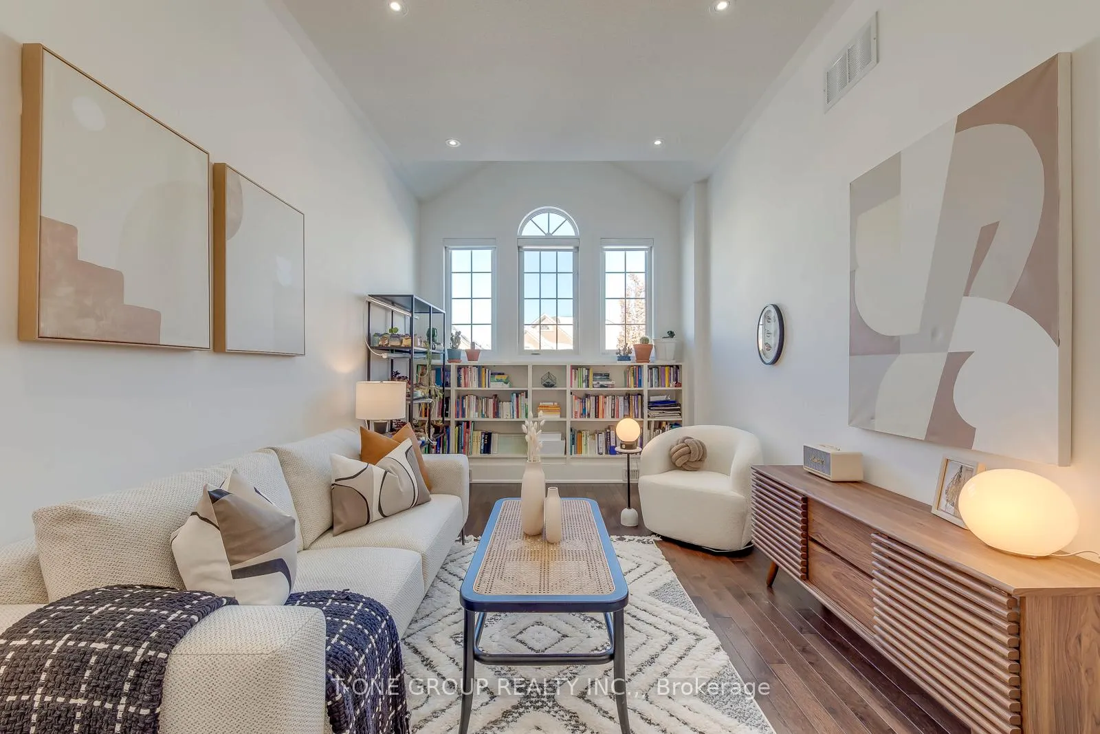 Photo 11 of 53 Lauderdale Drive, Vaughan, Patterson — HOMEH