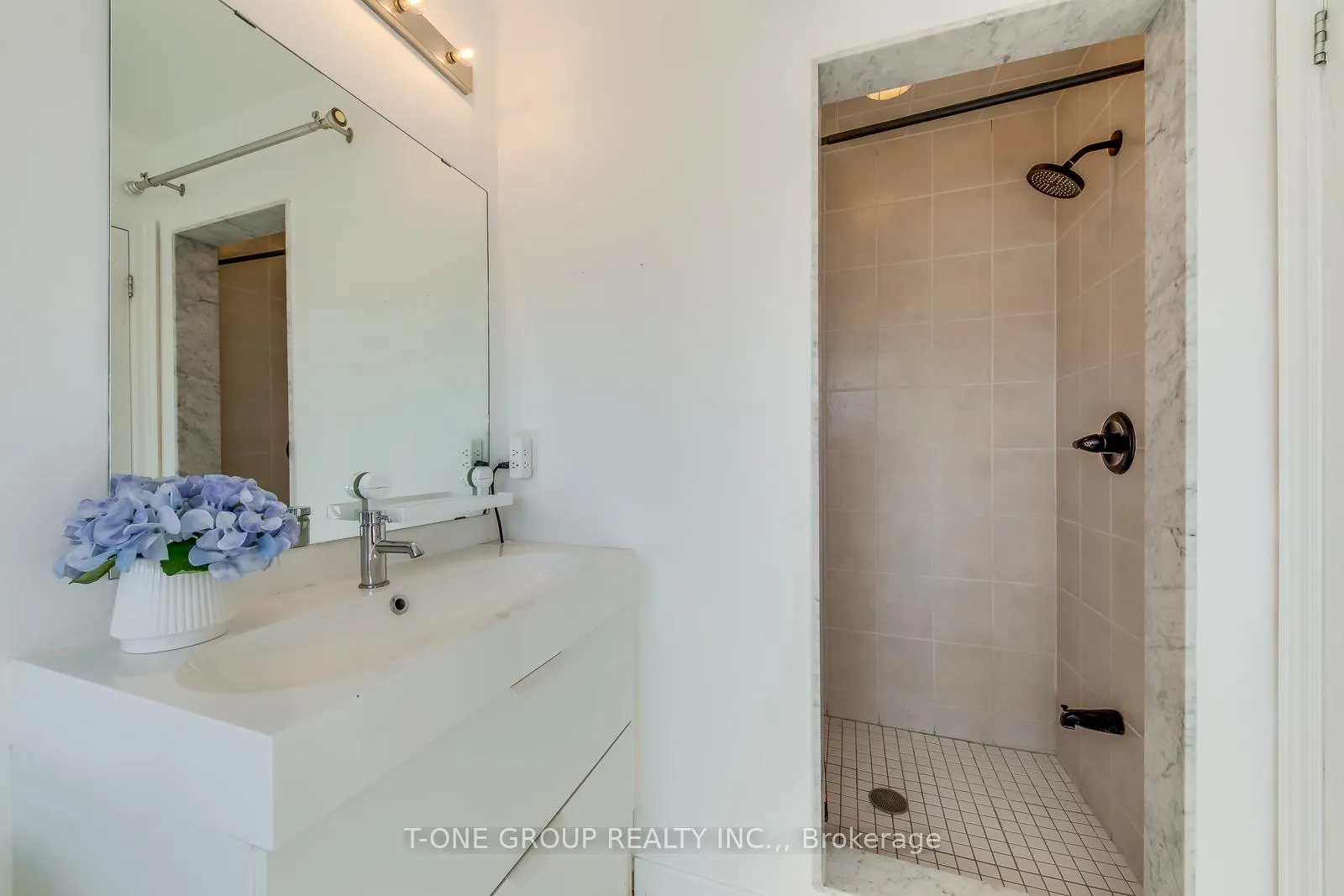 Photo 17 of 53 Lauderdale Drive, Vaughan, Patterson — HOMEH