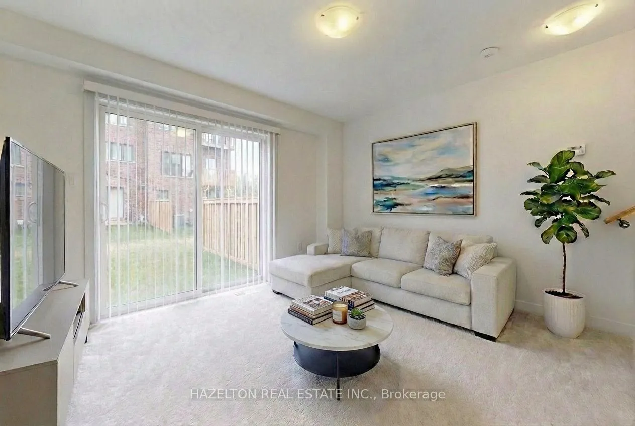 Photo 7 of 26 Calloway Way, Whitby, Downtown Whitby — HOMEH