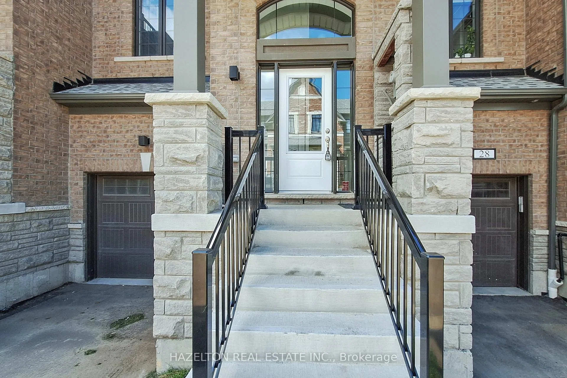 Photo 8 of 26 Calloway Way, Whitby, Downtown Whitby — HOMEH
