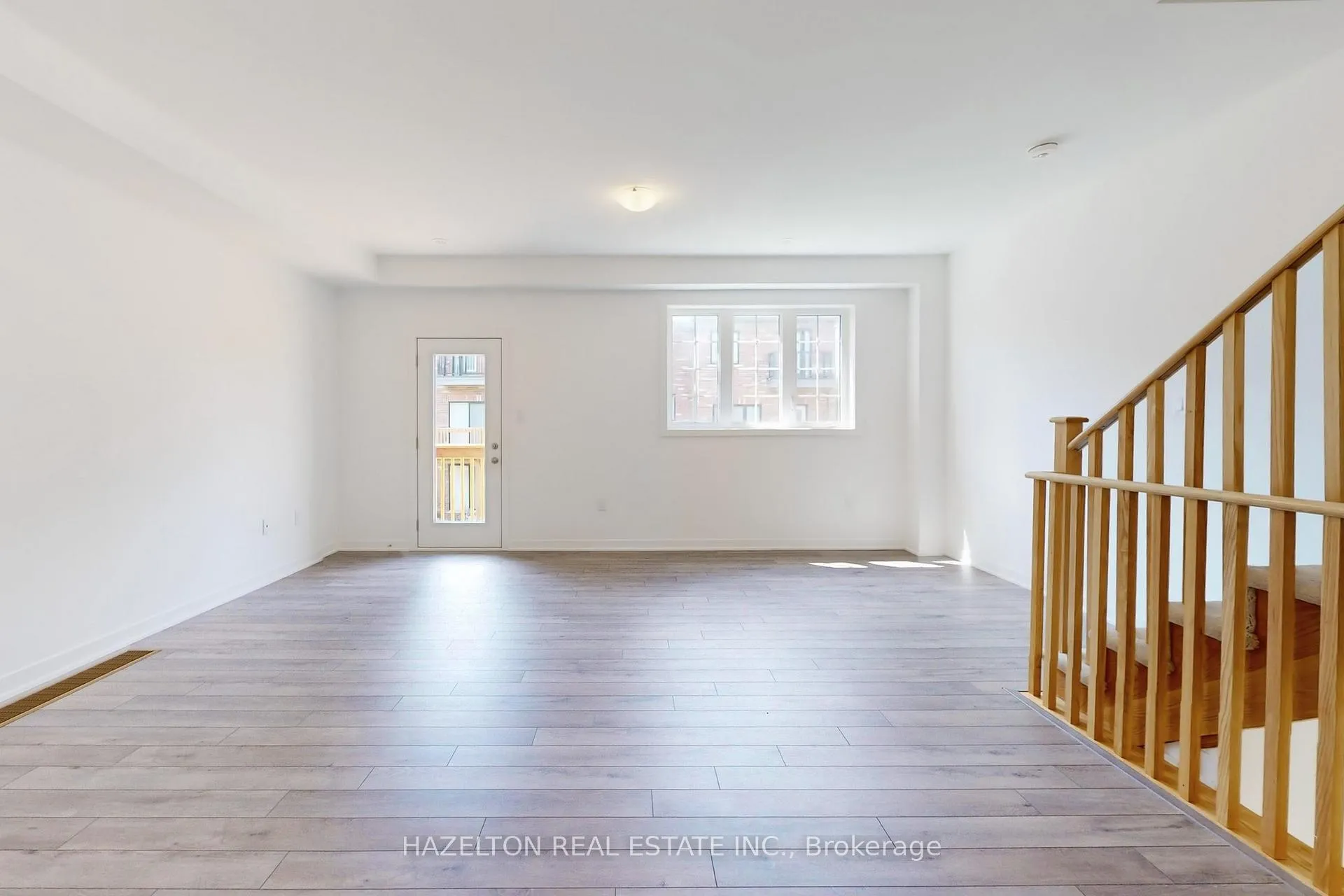 Photo 9 of 26 Calloway Way, Whitby, Downtown Whitby — HOMEH
