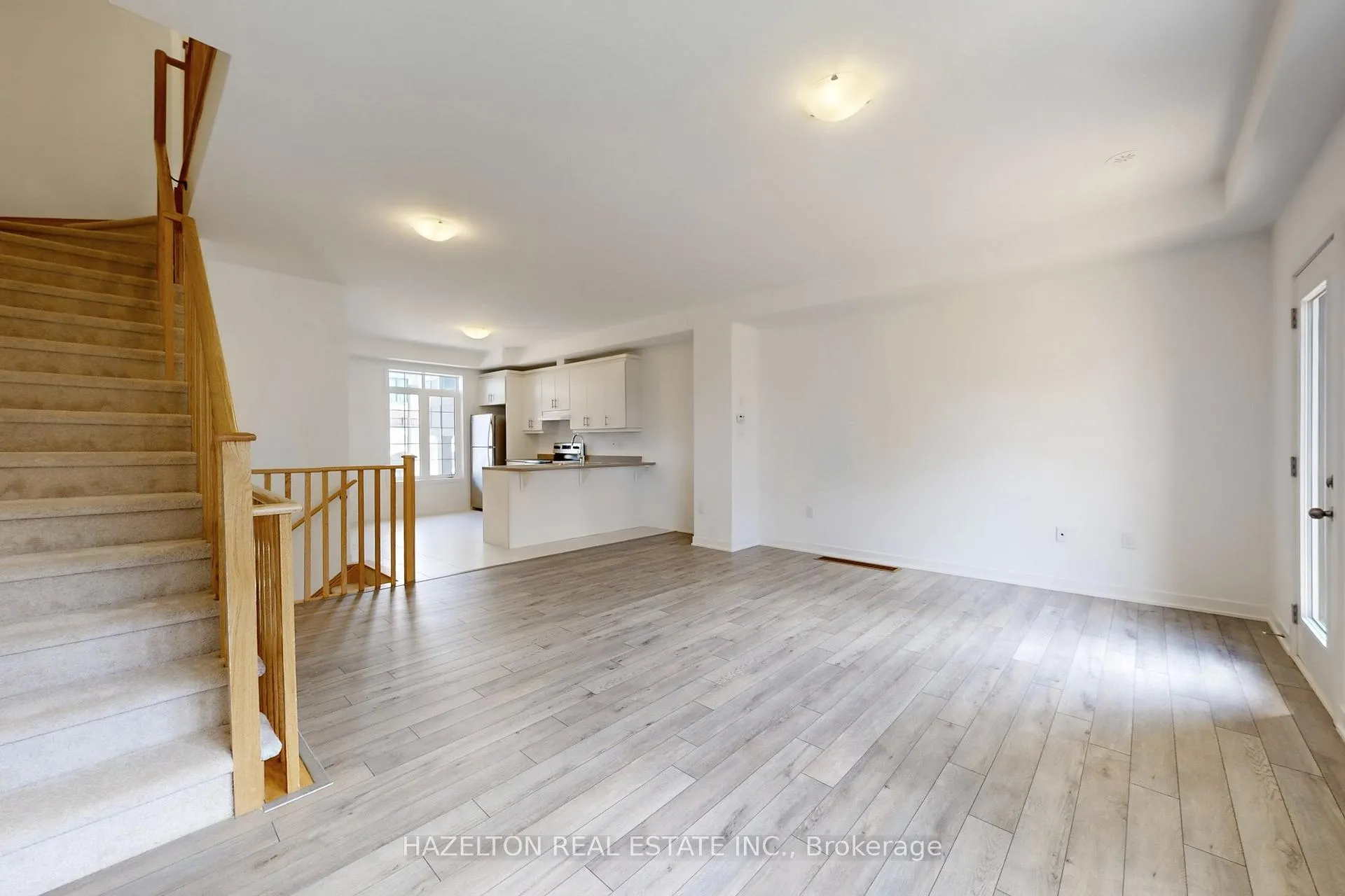 Photo 11 of 26 Calloway Way, Whitby, Downtown Whitby — HOMEH