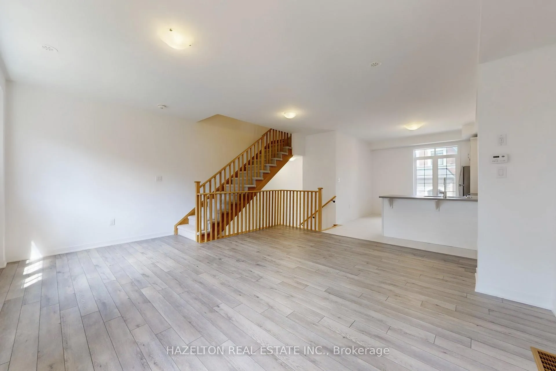 Photo 13 of 26 Calloway Way, Whitby, Downtown Whitby — HOMEH