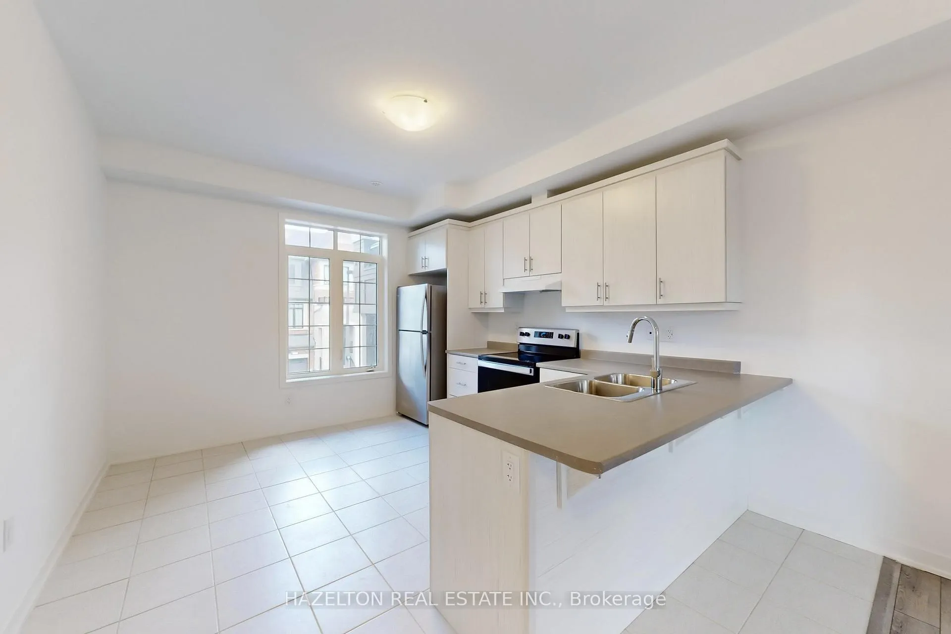 Photo 14 of 26 Calloway Way, Whitby, Downtown Whitby — HOMEH