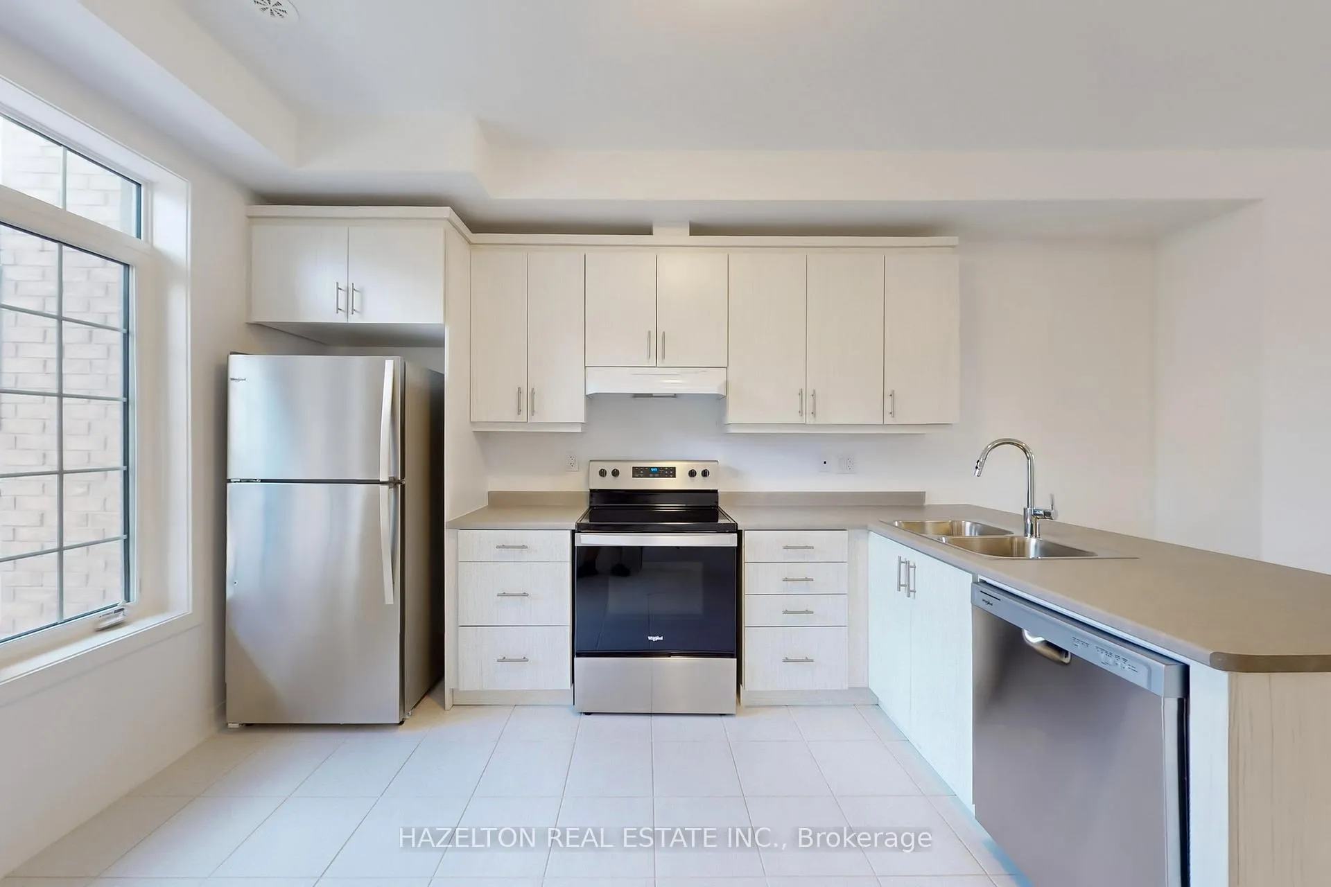 Photo 17 of 26 Calloway Way, Whitby, Downtown Whitby — HOMEH