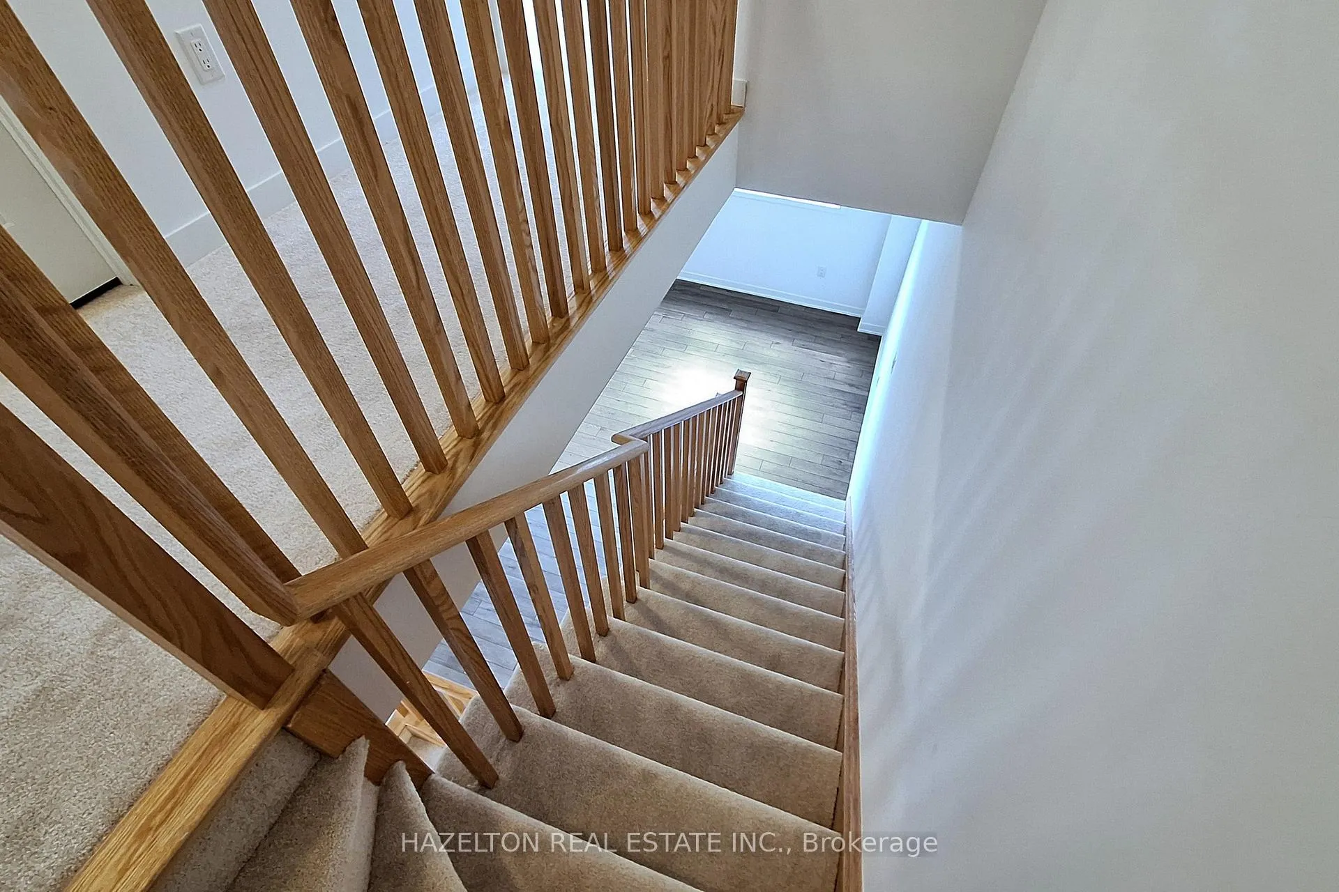 Photo 18 of 26 Calloway Way, Whitby, Downtown Whitby — HOMEH
