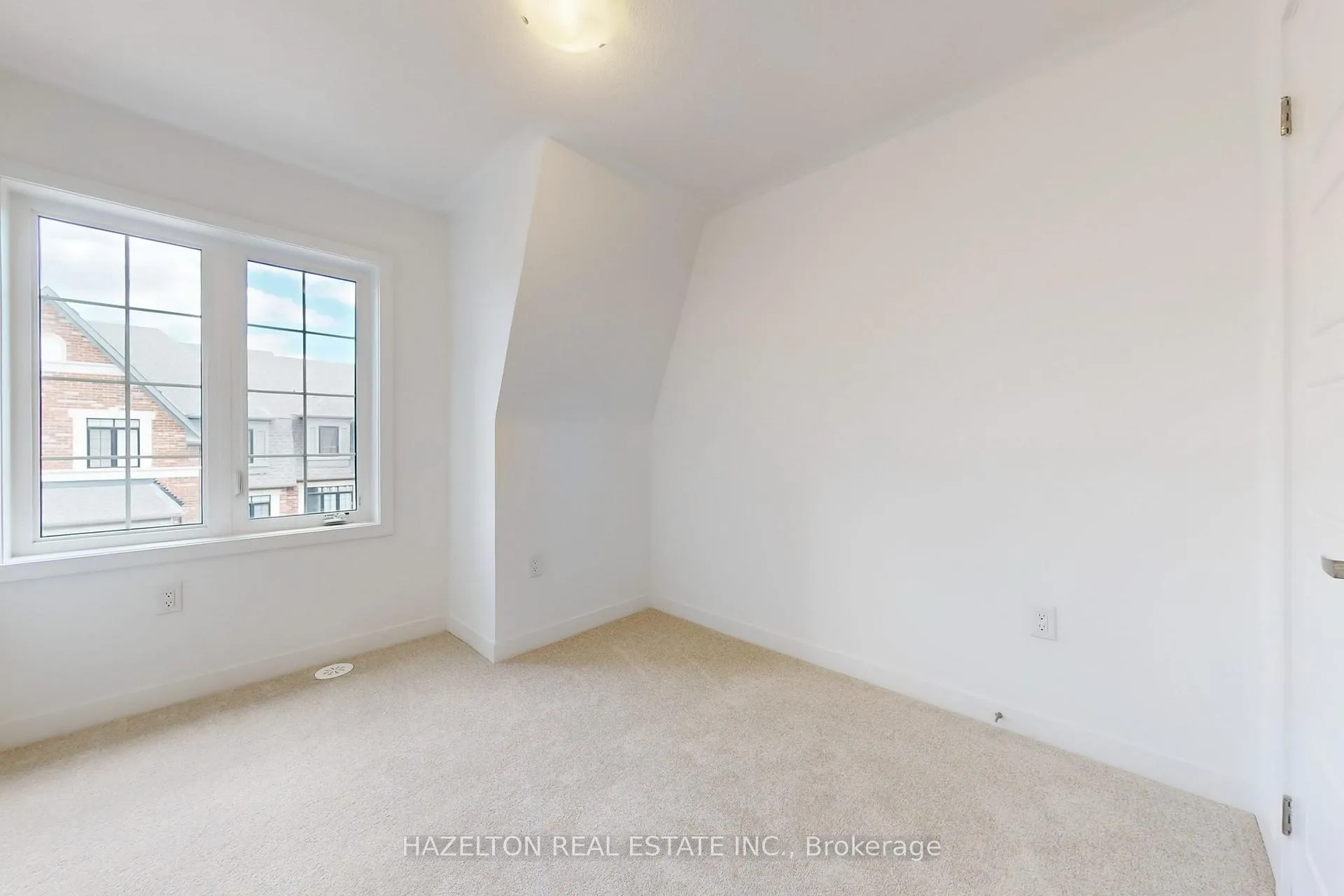 Photo 27 of 26 Calloway Way, Whitby, Downtown Whitby — HOMEH