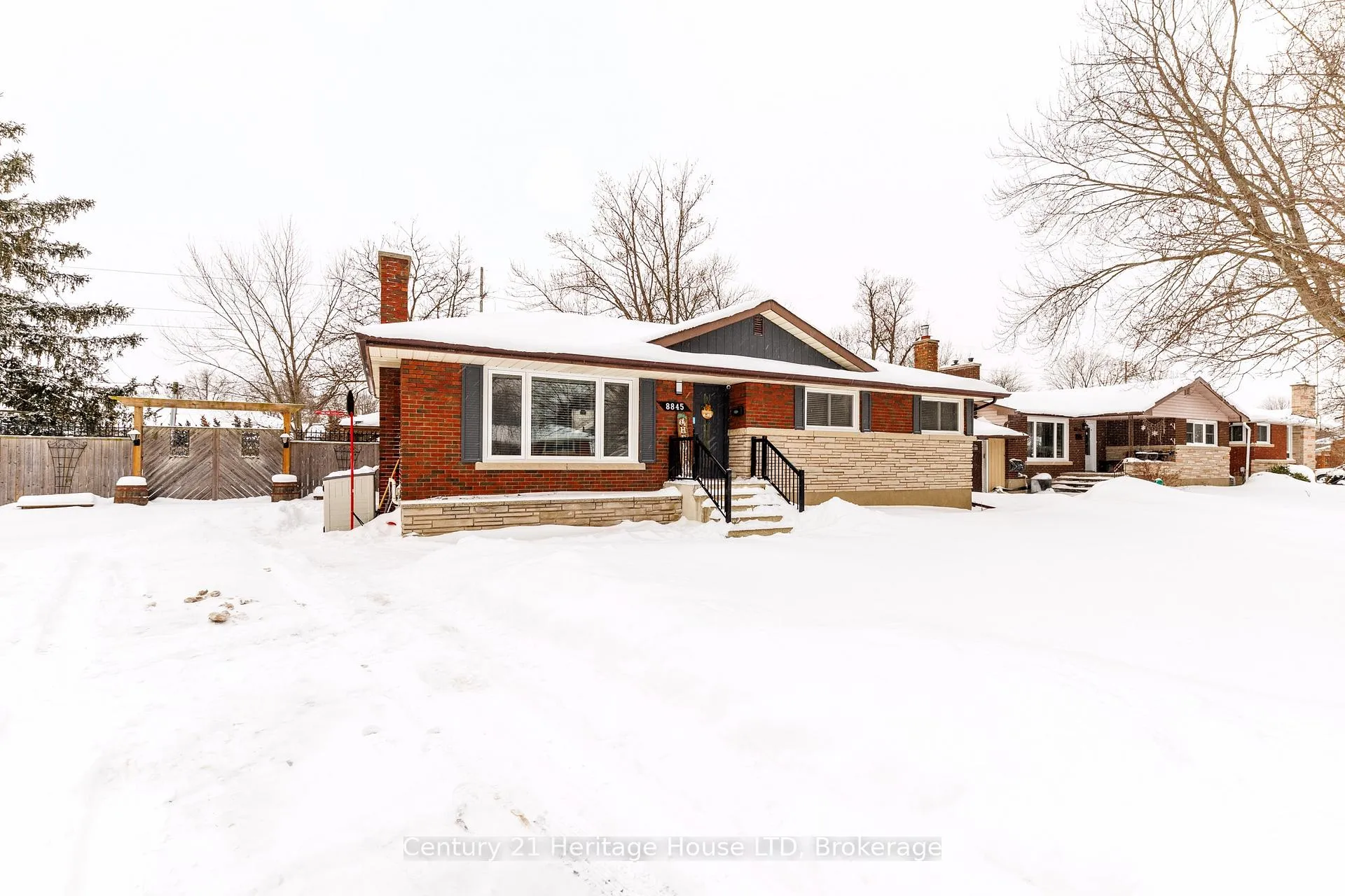 Photo 1 of 8845 Banting Avenue, Niagara Falls, Chippawa — HOMEH