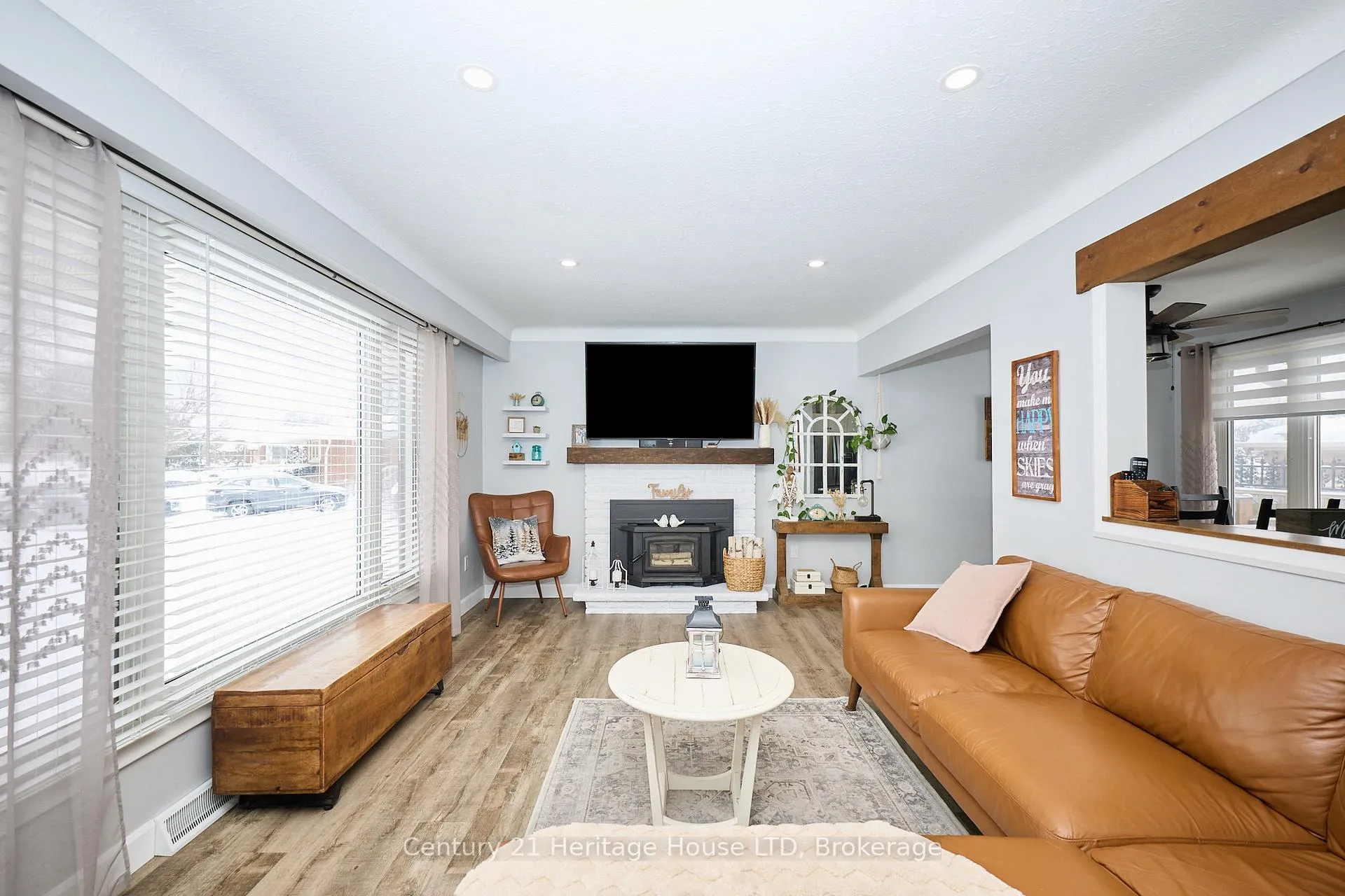 Photo 2 of 8845 Banting Avenue, Niagara Falls, Chippawa — HOMEH