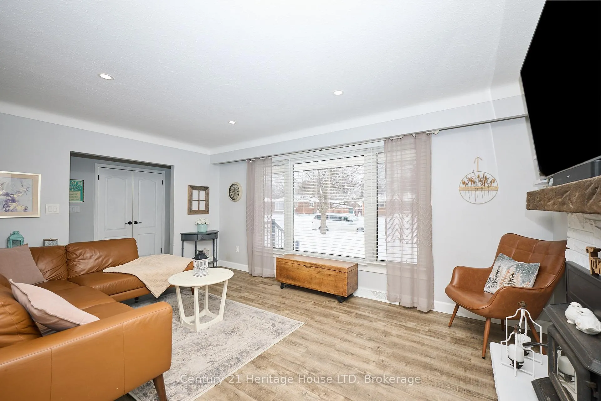 Photo 3 of 8845 Banting Avenue, Niagara Falls, Chippawa — HOMEH