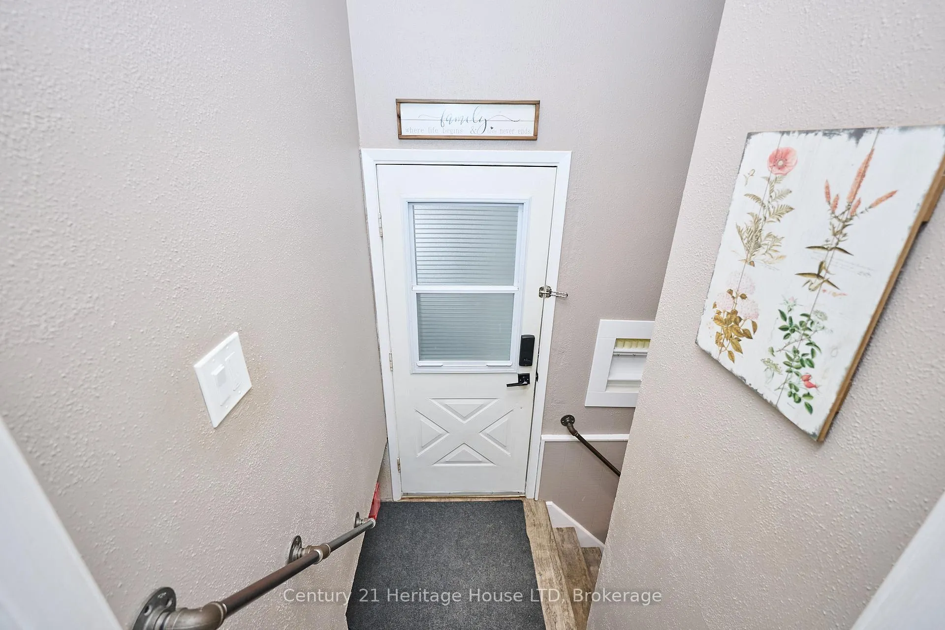 Photo 18 of 8845 Banting Avenue, Niagara Falls, Chippawa — HOMEH