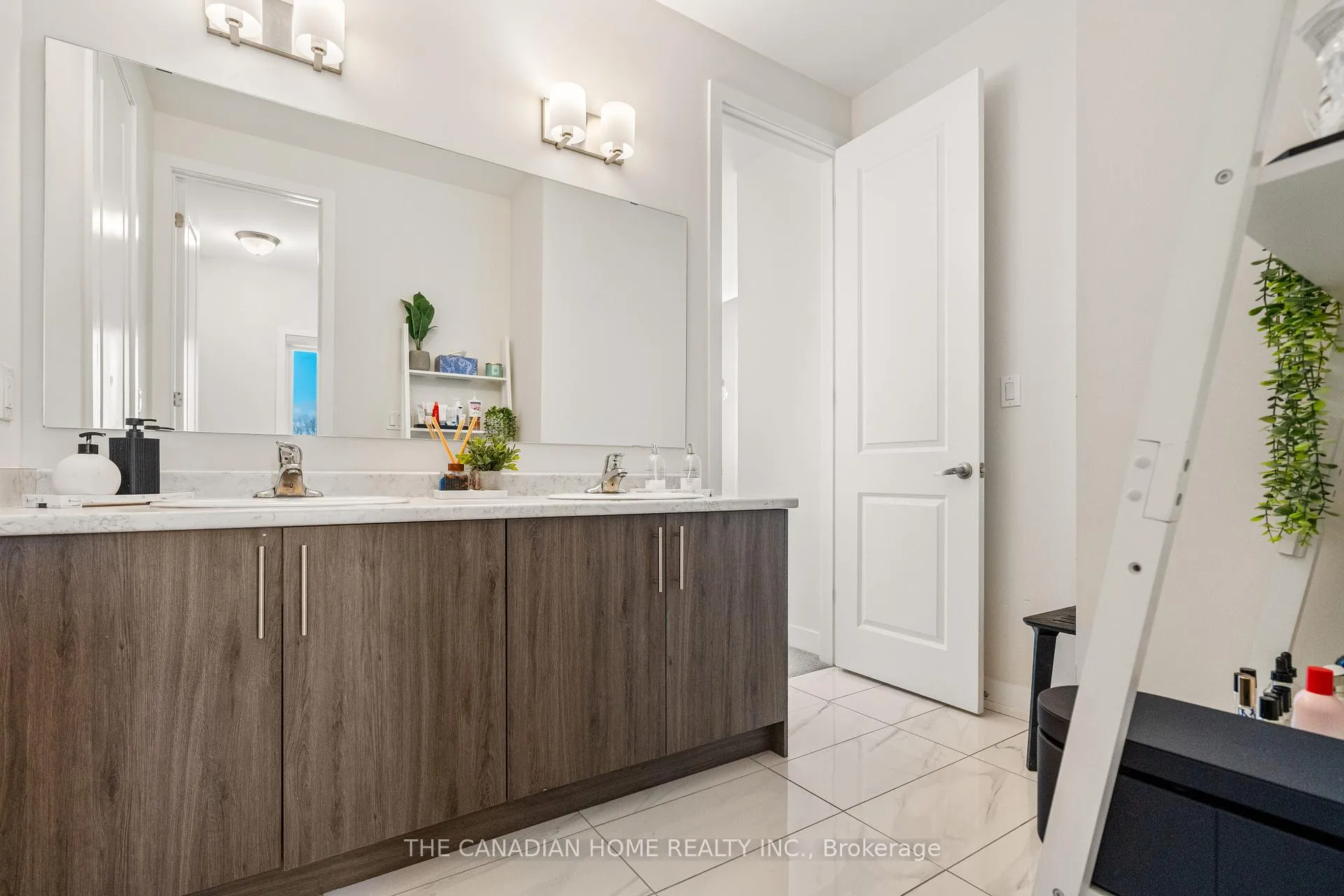 Photo 34 of 1514 Wellwood Terrace, Milton, Cobban — HOMEH