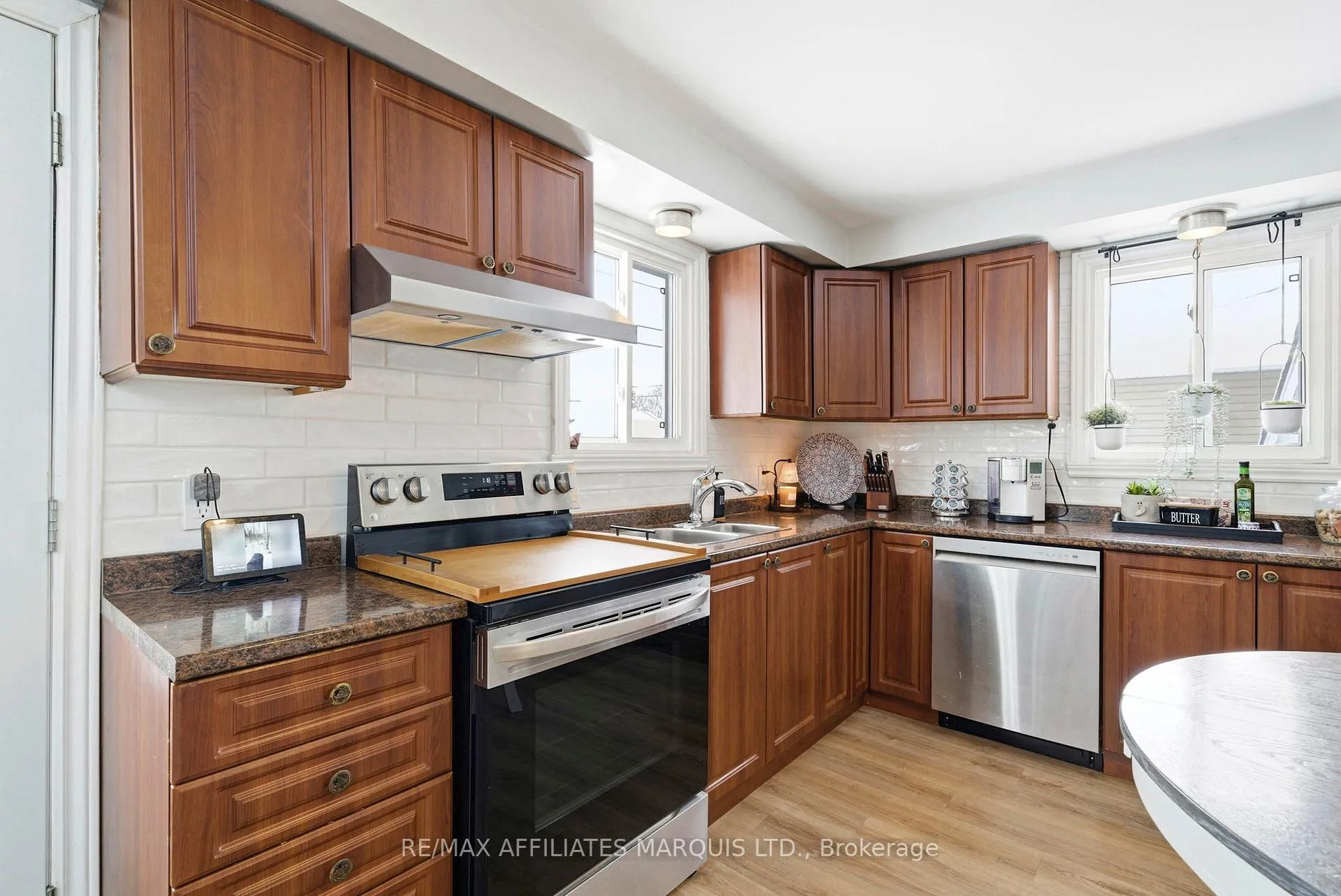 Photo 4 of 605 Twelfth Street E, Cornwall — HOMEH