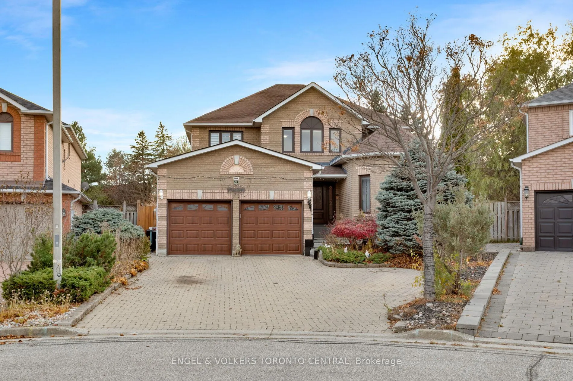 Photo 2 of 144 Claremont Lane, Vaughan, West Woodbridge — HOMEH