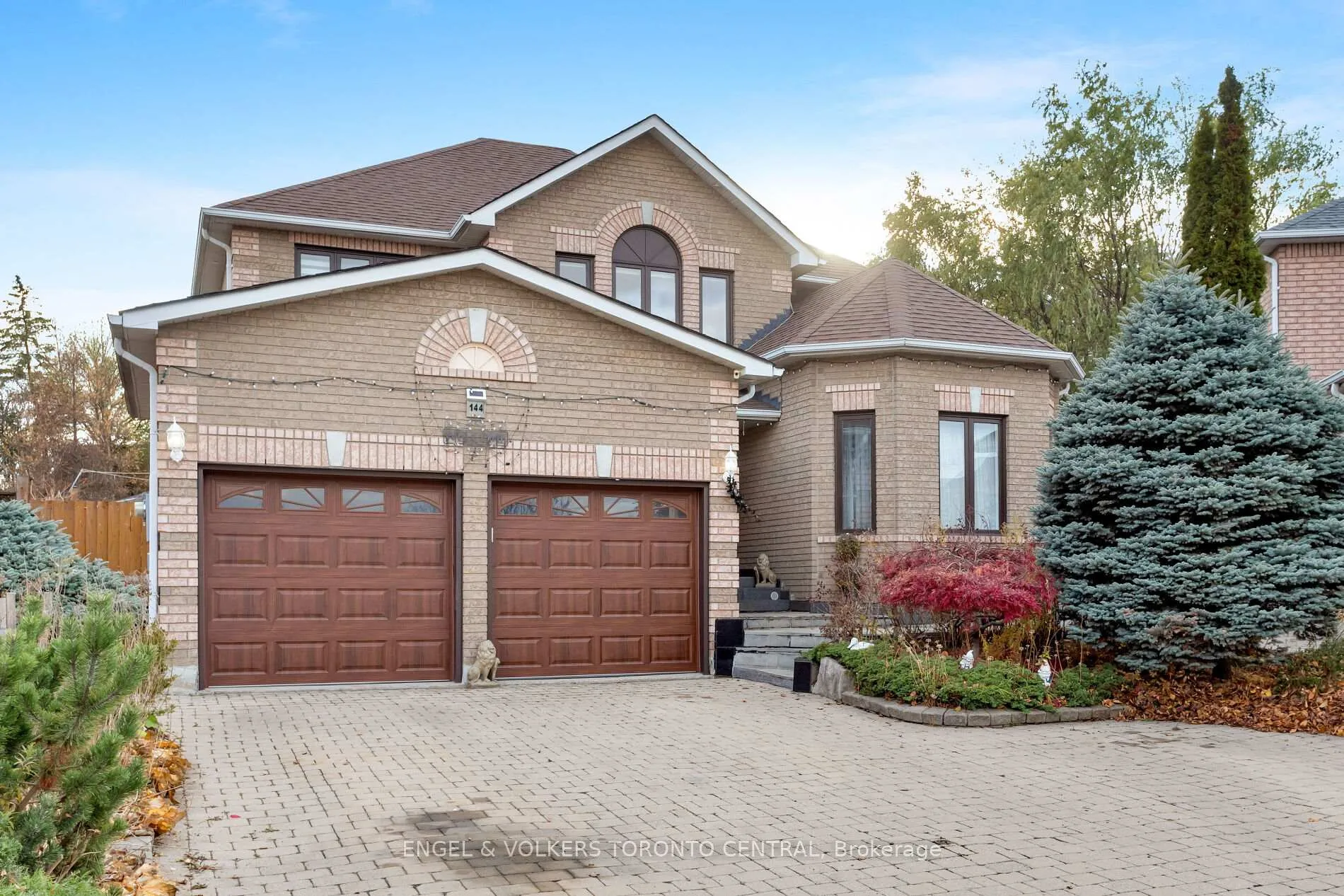 Photo 3 of 144 Claremont Lane, Vaughan, West Woodbridge — HOMEH