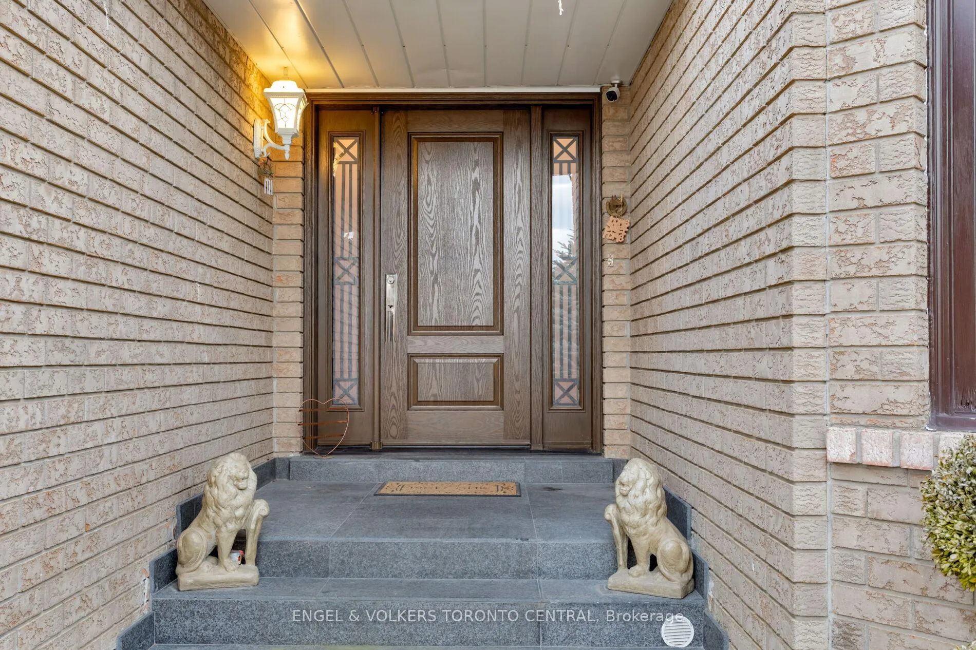 Photo 5 of 144 Claremont Lane, Vaughan, West Woodbridge — HOMEH