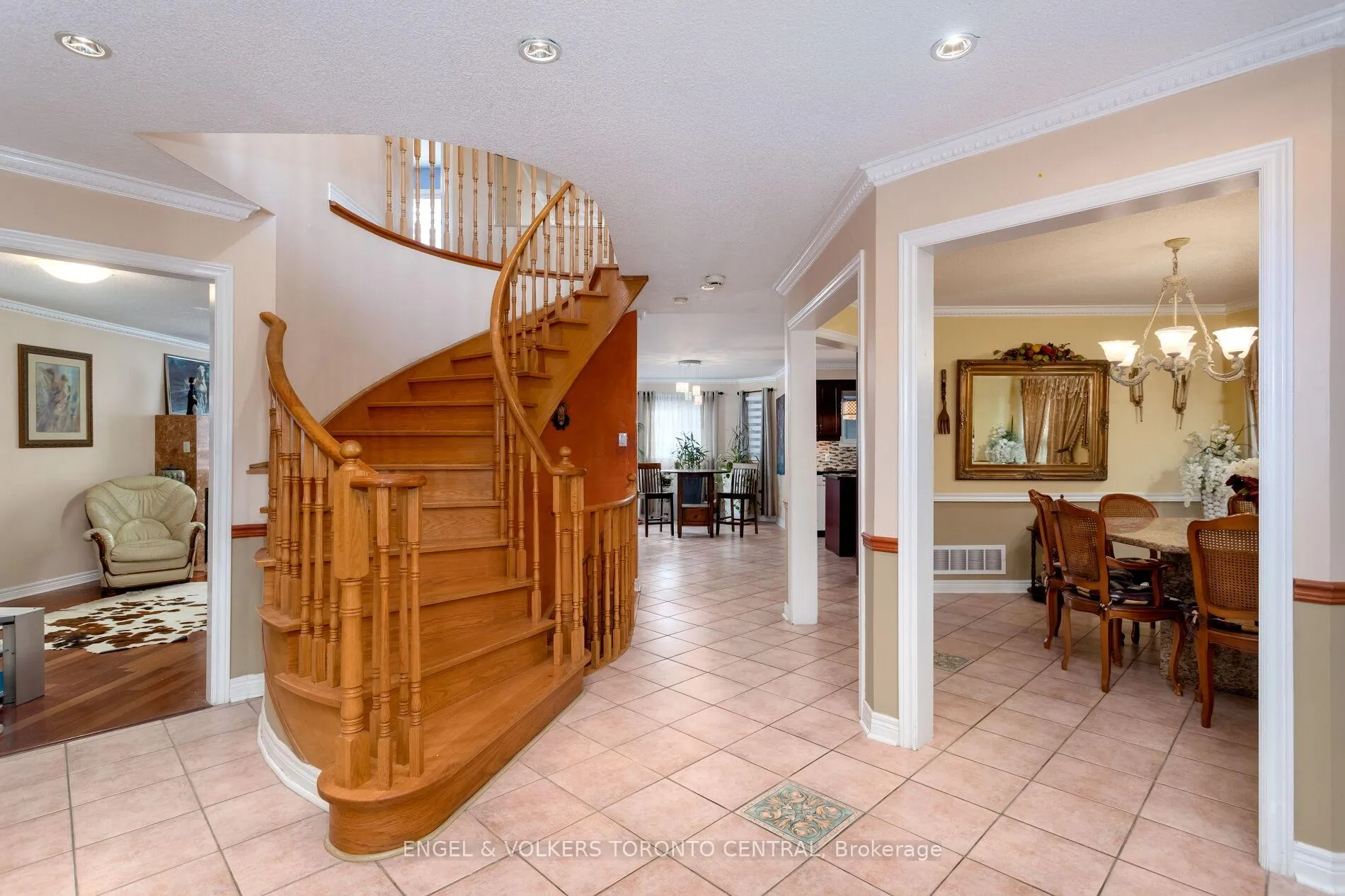 Photo 7 of 144 Claremont Lane, Vaughan, West Woodbridge — HOMEH
