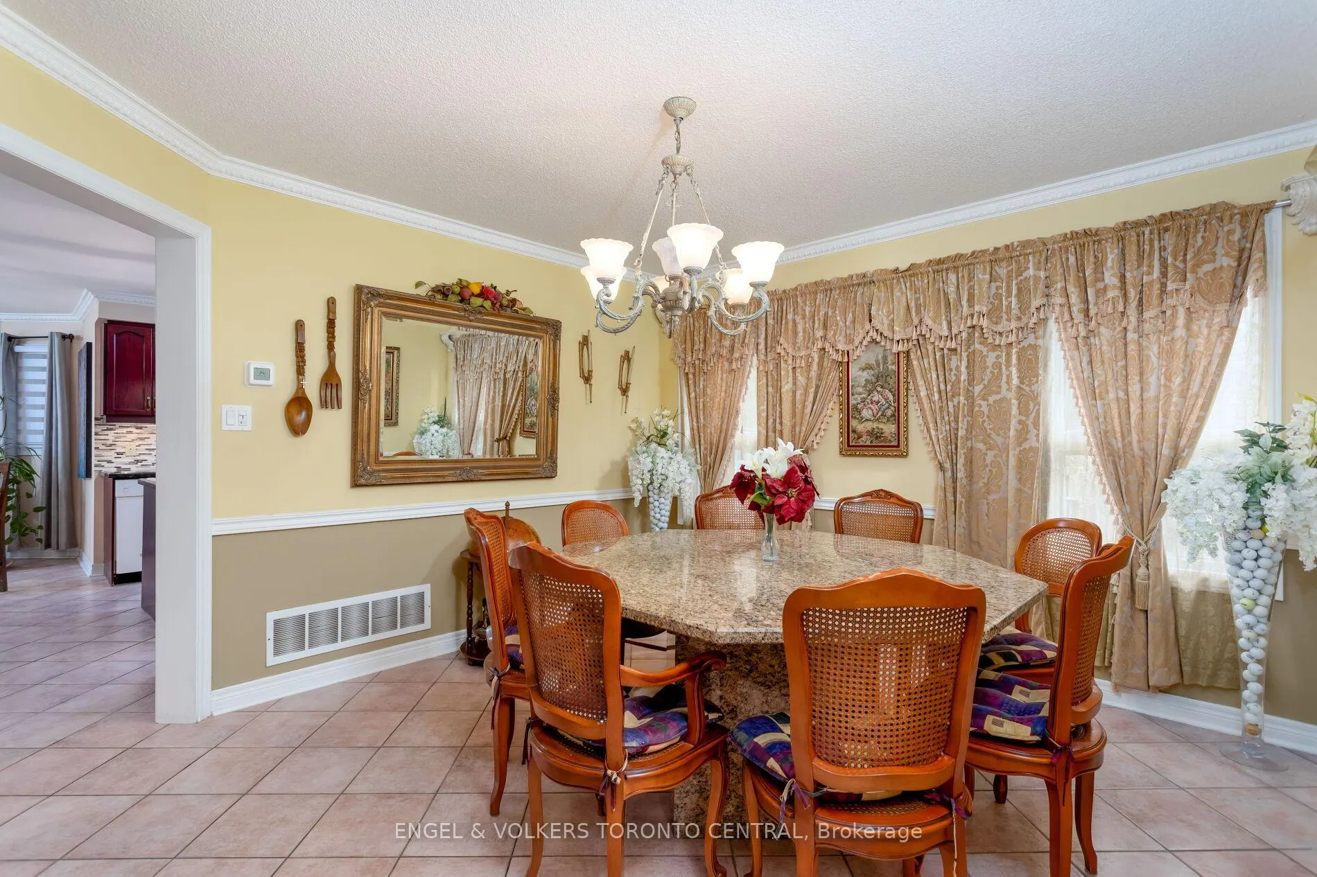 Photo 10 of 144 Claremont Lane, Vaughan, West Woodbridge — HOMEH
